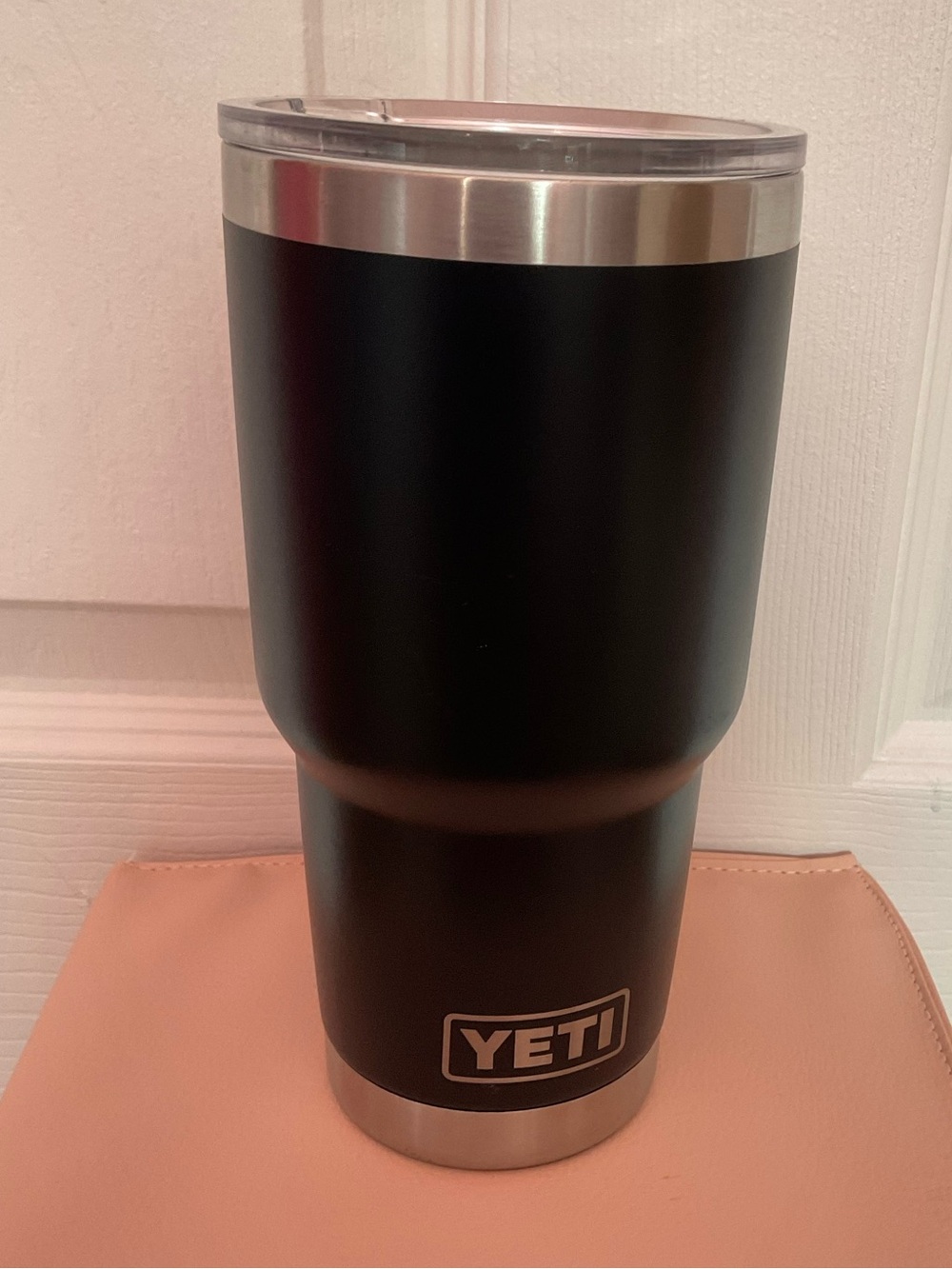 Lot of three Yeti Tumblers with Lids 30 oz. - Picture 3 of 11